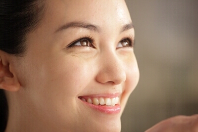 手术祛眼袋帮大眼袋MM重拾光彩